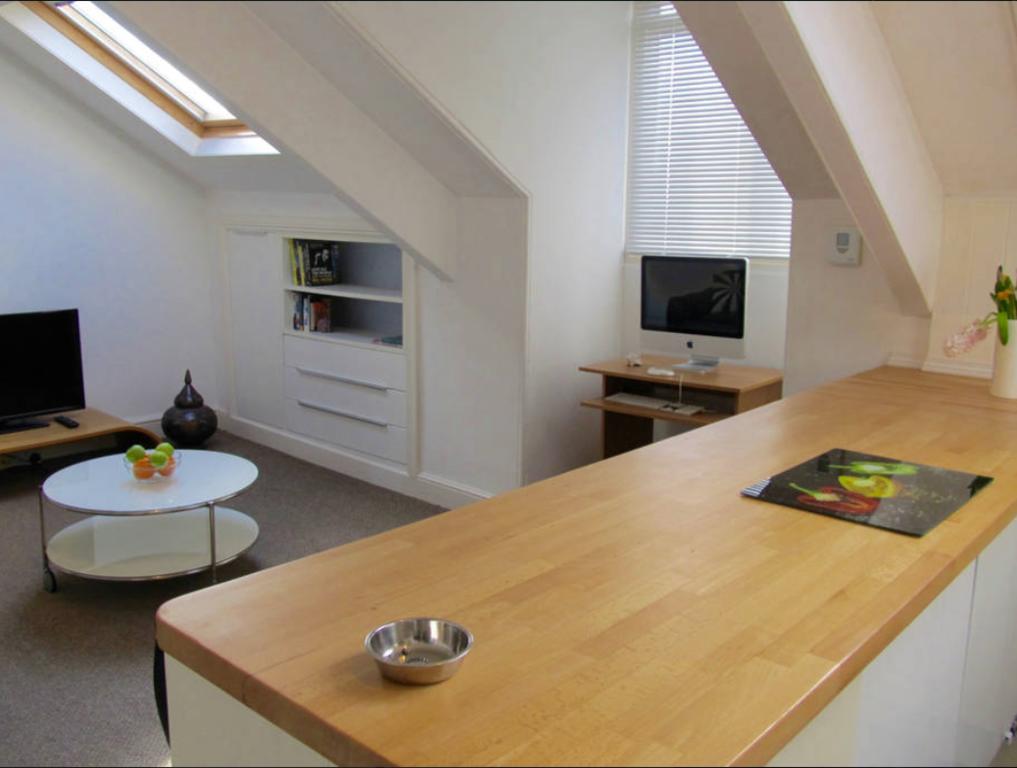 The Hideaway, Victorian Townhouse Apartment With Parking พลีมัธ ภายนอก รูปภาพ